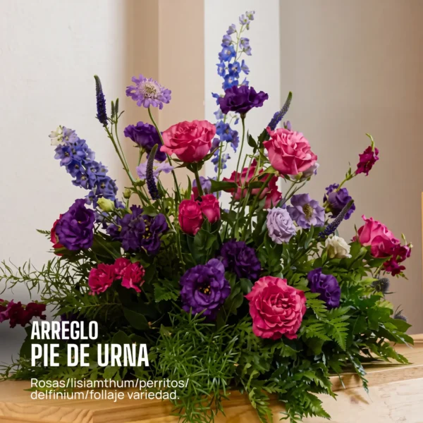 Arreglo floral pie de urna de 30 flores mixtas - Funeraria María Ayuda