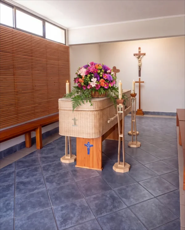 Urna Modelo Lincon Mimbre Natural con canastillo floral - Servicio Ofrenda Especial